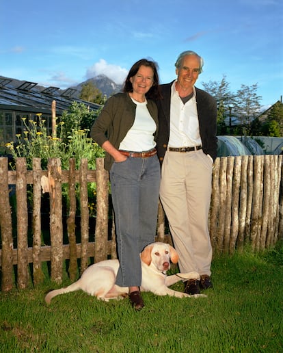 Douglas y Kristine Tompkins, en diciembre de 2015, retratados en Riñihue, al sur de Chile.