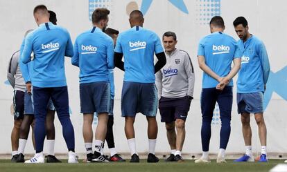 Valverde, en el entrenamiento del Barça