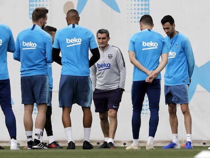 Valverde, en el entrenamiento del Barça