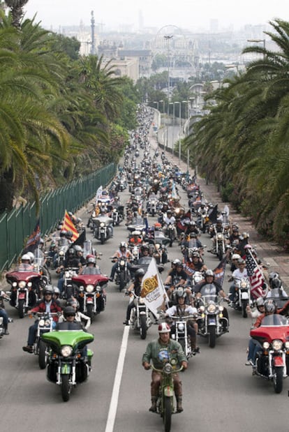 Caravana de motos Harley-Davidson en Barcelona.