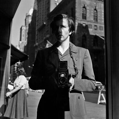 Autorretrato de Vivian Maier tomado el 18 de octubre de 1953 en Nueva York.