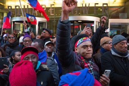 Inmigrantes haitianos protestan frente a la Torre Trump, en Nueva York, en enero de 2018. 