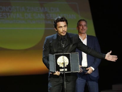 James Franco, con la Concha de Oro por 'The Disaster Artist'.