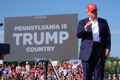 Donald Trump durante el mitin en Butler (Pensilvania), el último que daba el expresidente antes de la convención republicana que se reúne desde mañana en Milwaukee (Wisconsin) para certificar su candidatura a la presidencia por parte del Partido Republicano.