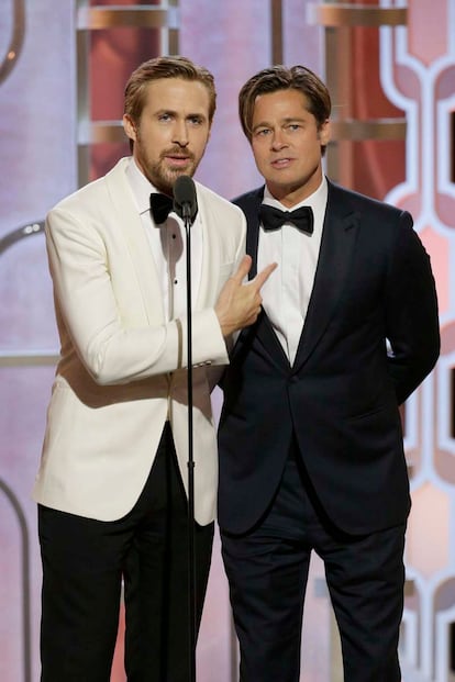 Ryan Gosling y Brad Pitt presentando uno de los premios.