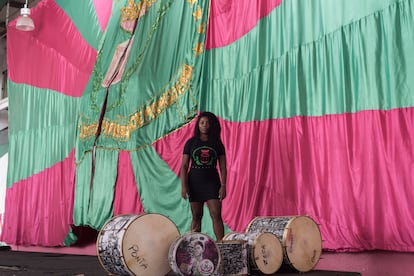 Squel Jorgea, porta-bandeira da Mangueira, na sede da agremiação no Rio.