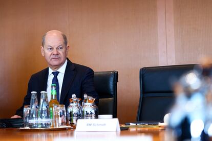 El canciller alemán Olaf Scholz asiste a la reunión del gabinete en la Cancillería en Berlín, Alemania, este miércoles.