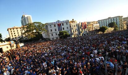 Miles de estudiantes se han congregado en la Universidad de La Habana para seguir el discurso de Castro, en su primer discurso multitudinario tras su reaparición pública.