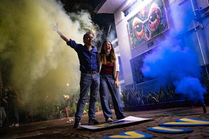 Alejandro Eder y Diana Rojas durante un evento de campaña, en Cali.