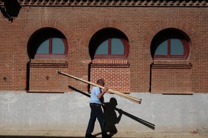 Un picador se prepara momentos antes de la Corrida Goyesca en Las Ventas.