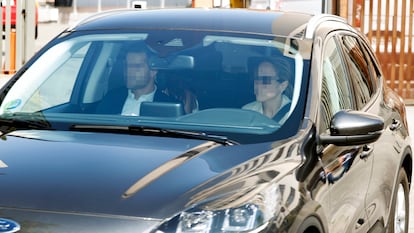 Salida del coche de Begoña Gómez del juzgado de Instrucción número 41 de Madrid tras suspender el juez Juan Carlos Peinado su primera comparecencia como imputada.