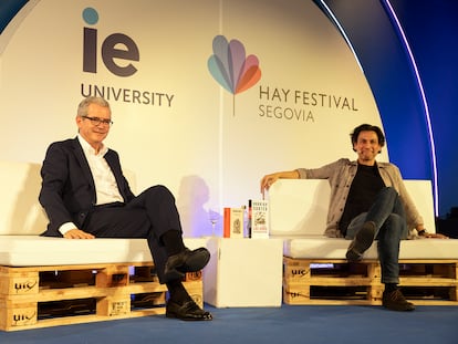 Encuentro entre el empresario Pablo Isla y el creador Rodrigo Cortés en el Hay Festival Segovia.