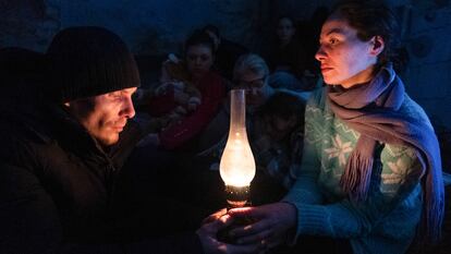 Civiles en un refugio, en una escena del documental '20 días en Mariupol'.