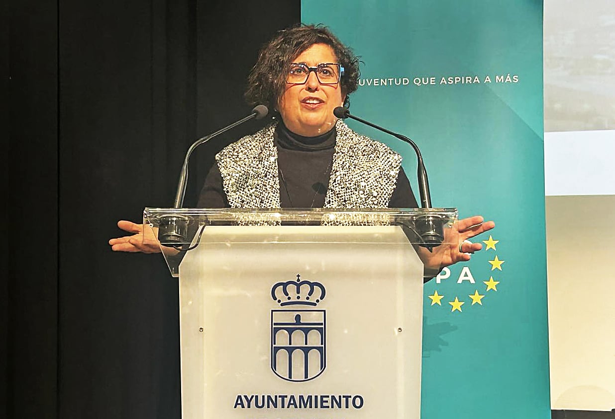 La teniente de alcalde de Segovia, concejala de Hacienda y portavoz del Grupo Municipal del PP, Rosalía Serrano Velasco, en una imagen publicada en el Facebook del Ayuntamiento de Segovia.