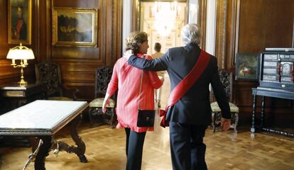 Xavier Trias, agafant la llavors nova alcaldessa Ada Colau, el junt de 2015.