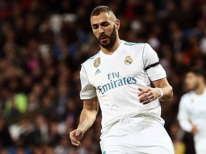 Karim Benzema, ante el portero de Las Palmas.