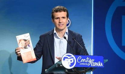 El vicesecretario de comunicación del Partido Popular, Pablo Casado, dando explicaciones sobre su máster.