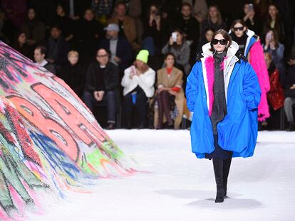Tonos flúor y grafitis: así reinventa Balenciaga su imaginario
