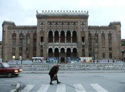 Fachada principal de la Biblioteca de Sarajevo.