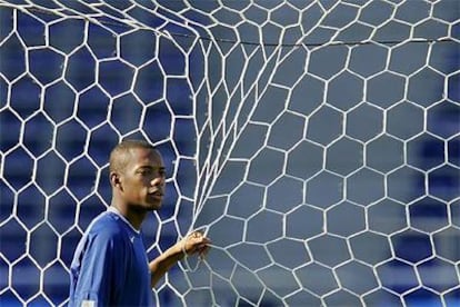 Robinho, durante un entrenamiento con la selección brasileña en Alemania, donde juega la Copa Confederaciones.