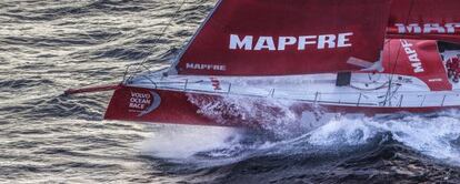 El Mapfre navegando por Costa de la Muerte, en Galicia