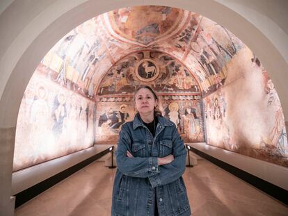 La historiadora Estrella de Diego, que publica 'El Prado inadvertido', en la ermita de la Vera Cruz Maderuelo.