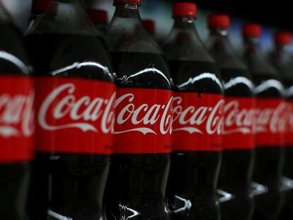 Coca-Cola EP reduce volúmenes en España pero eleva ingresos por los mayores precios
