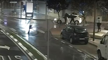 Momento de la encerrona a un joven al que agredieron con un machete de grandes dimensiones el pasado 21 de febrero en Fuensalida (Toledo).