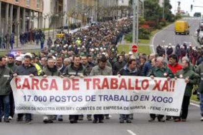 Manifestacin de trabajadores de Navantia ayer en Ferrol y Fene (A Coru?a).