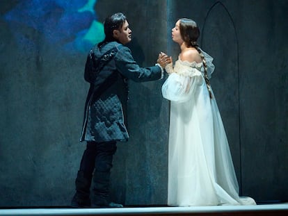 El tenor Javier Camarena y la soprano Nadine Sierra durante el dueto del segundo acto de ‘Roméo et Juliette’, el sábado en Bilbao.