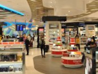 De tienda en tienda, de aeropuerto en aeropuerto