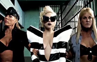 Fotograma del vídeo de Lady Gaga <i>Telephone</i>