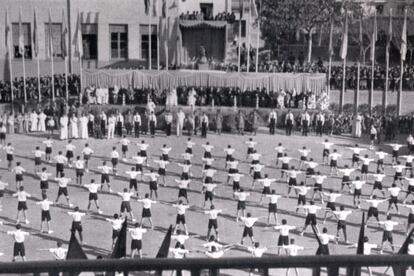 En 1955, el colegio Sagrados Corazones celebró su 50 cumpleaños. Se celebró una misa en el patio, donde también hubo exhibiciones de gimnasia. El coelgio fue una idea del padre Wilfrido en 1904.