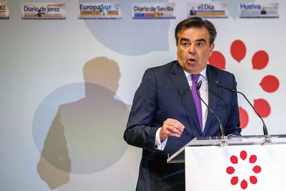 El vicepresidente de la Comisión Europea, Margaritis Schinas, durante su intervención este jueves en un coloquio organizado por el Grupo Joly en Sevilla.