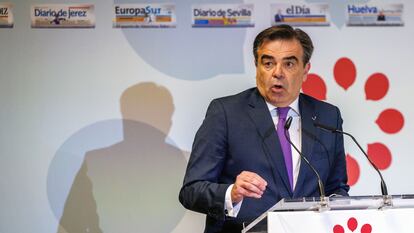 El vicepresidente de la Comisión Europea, Margaritis Schinas, durante su intervención este jueves en un coloquio organizado por el Grupo Joly en Sevilla.