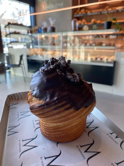 Cruffin de xocolata de Madeleine by Ferreries, a Barcelona.