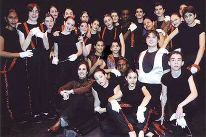 Los alumnos del instituto Pablo Ruiz Picasso, en una de sus actuaciones teatrales.