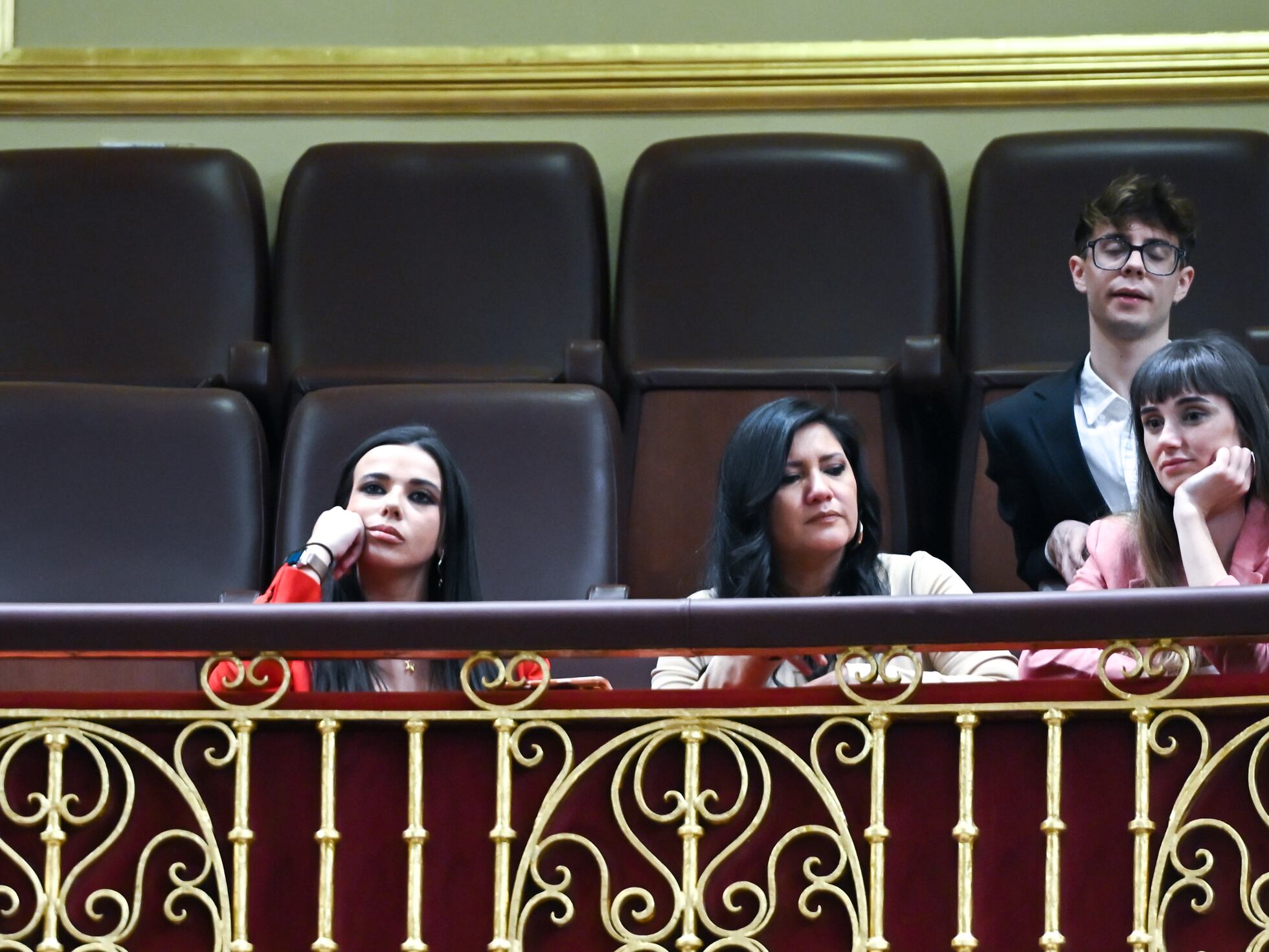La izquierda acusa a Vox de alentar acosos y agresiones a periodistas | España | EL PAÍS