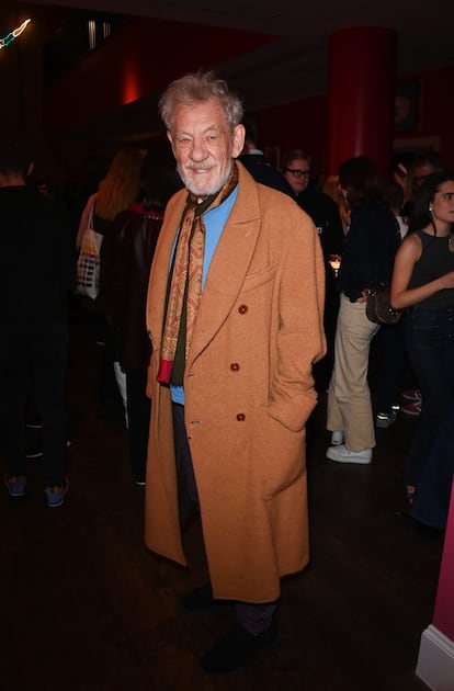 Ian McKellen, rápido, sagaz y 'sassy' en todas las décadas de su historia, en Londres en 2024.