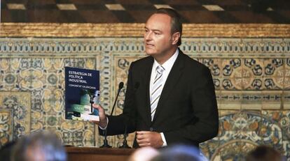 El presidente del Consell, Alberto Fabra, durante la presentaci&oacute;n de la estrategia industrial.