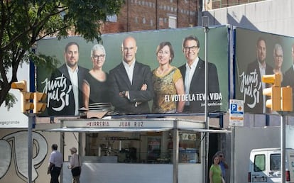 Cartel electoral en Barcelona de la candidatura unitaria Junts pel Sí.