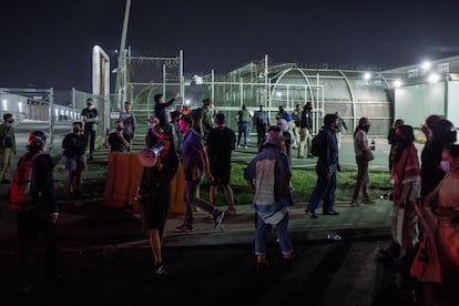 Manifestantes fuera del centro de detención Delaney Hall, el jueves 12 de junio de 2025, en Nueva Jersey.