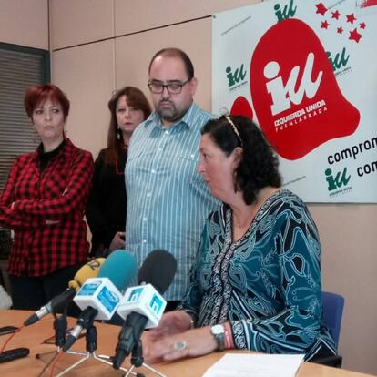María Teresa Fernández, exnúmero tres del Ayuntamiento Fuenlabrada (IU-CM/PSOE), durante su dimisión este lunes.