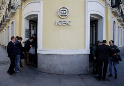 La sede del banco ICBC cuando fue registrado en febrero de 2016 por la Guardia Civil