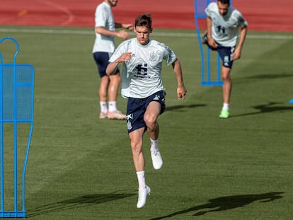 Diego Llorente during a training session.