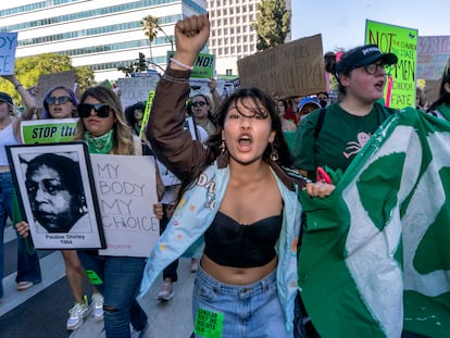 Manifestación a favor del derecho al aborto este lunes, en California.