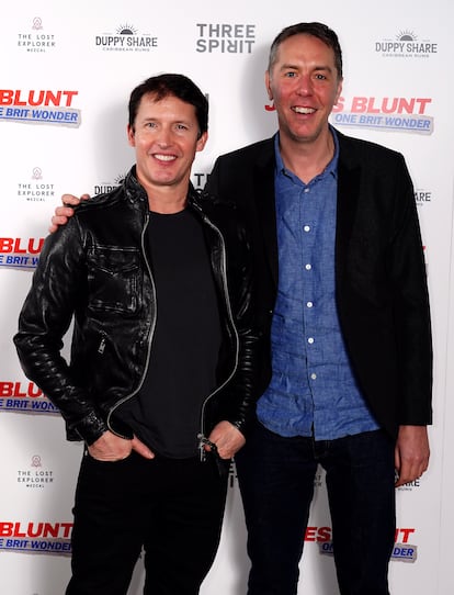 James Blunt y el director Chris Atkins en la proyección de' One Brit Wonder' en Picturehouse Central en Londres, el 6 de diciembre de 2023.