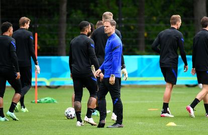 Frank de Boer, durante un entrenamiento de Holanda.