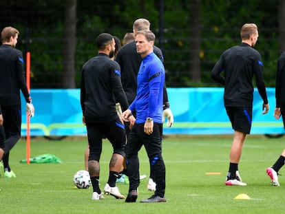 Frank de Boer, durante un entrenamiento de Holanda.