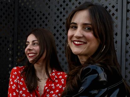 Begoña Gómez y Noelia Ramírez, fotografiadas en la terraza del Círculo de Bellas Artes de Madrid.